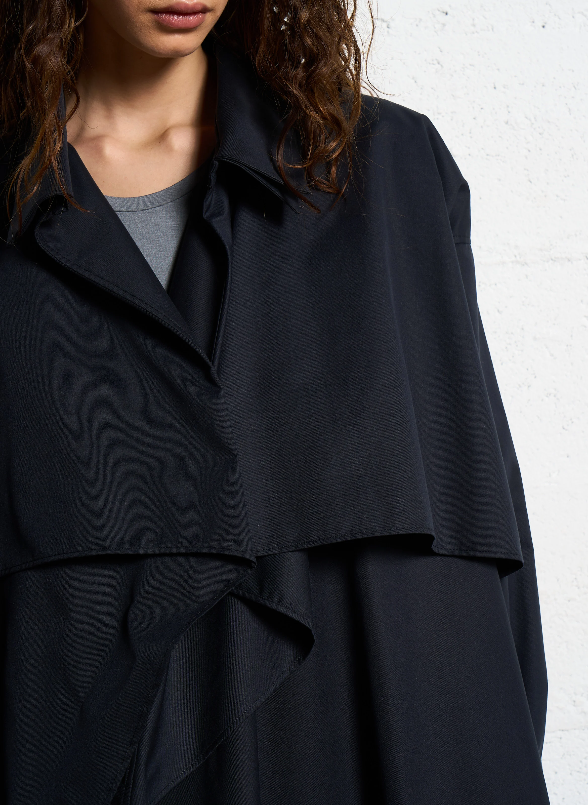 GEORGIA - Robe chemise mi-longue à col déstructuré en coton | Noir