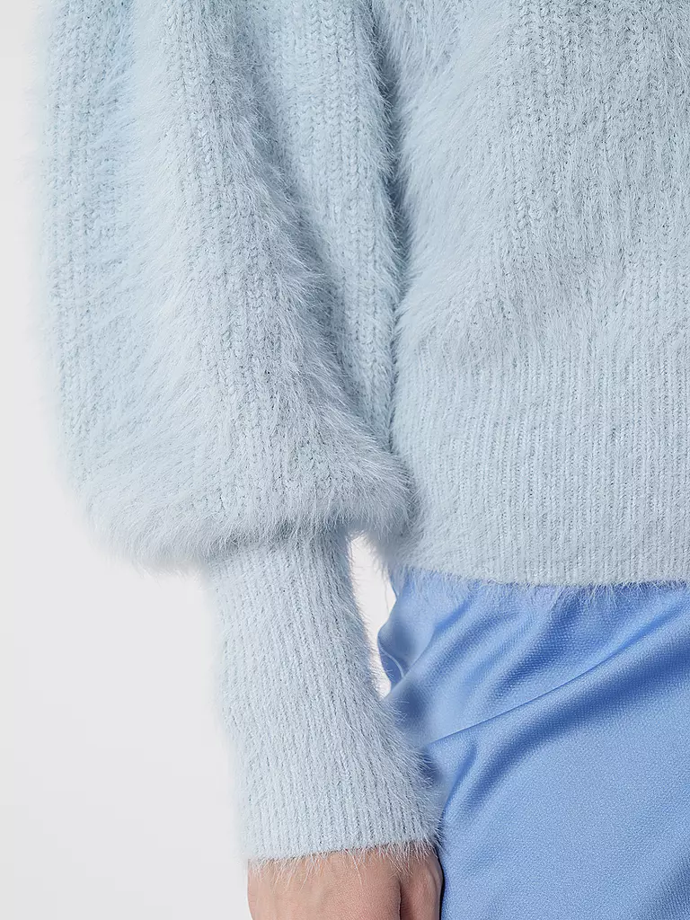 GUESS Pullover in Felloptik KEYLA hellblau