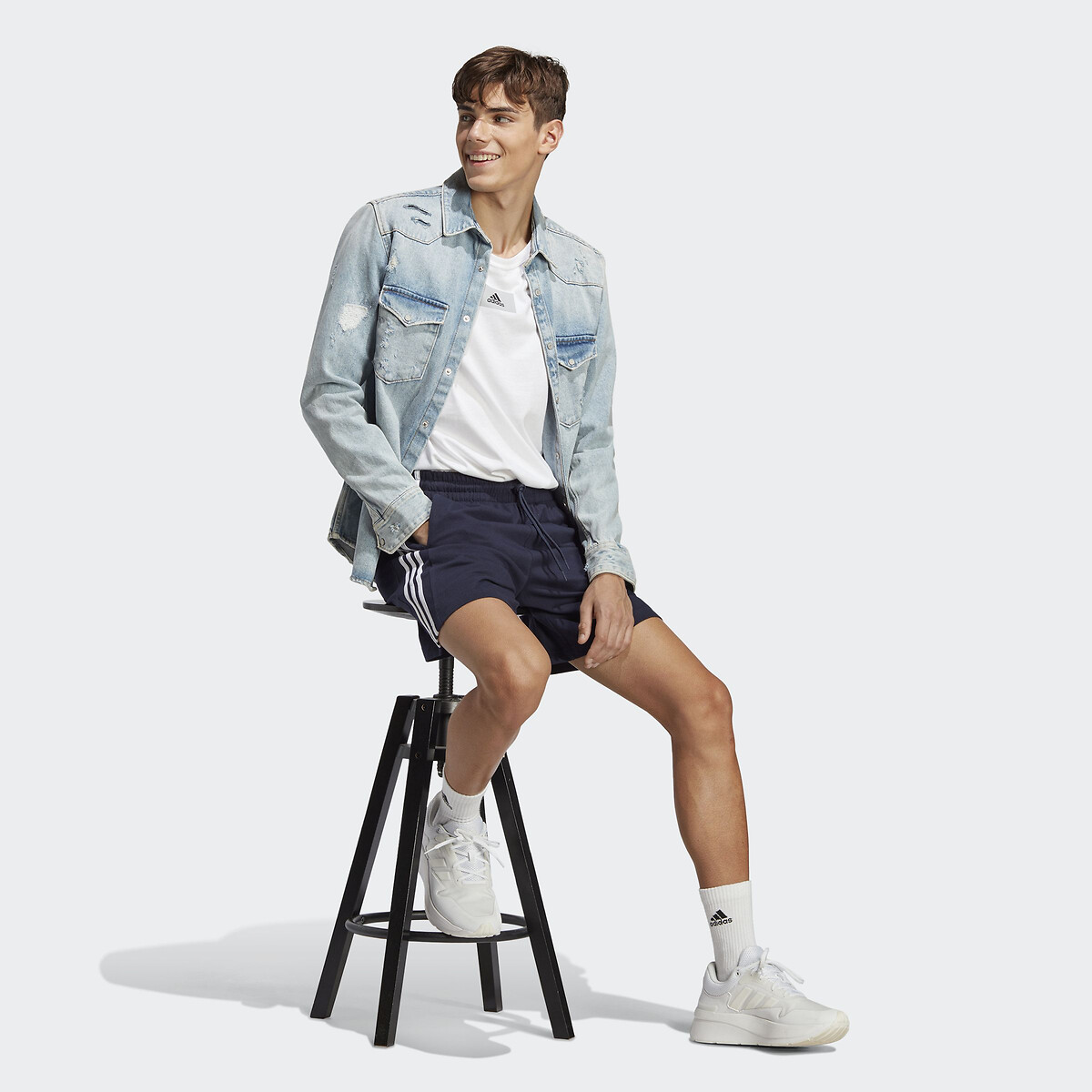 ROUPAS ESPORTIVAS ADIDAS<br>Shorts de corrida com listras finas