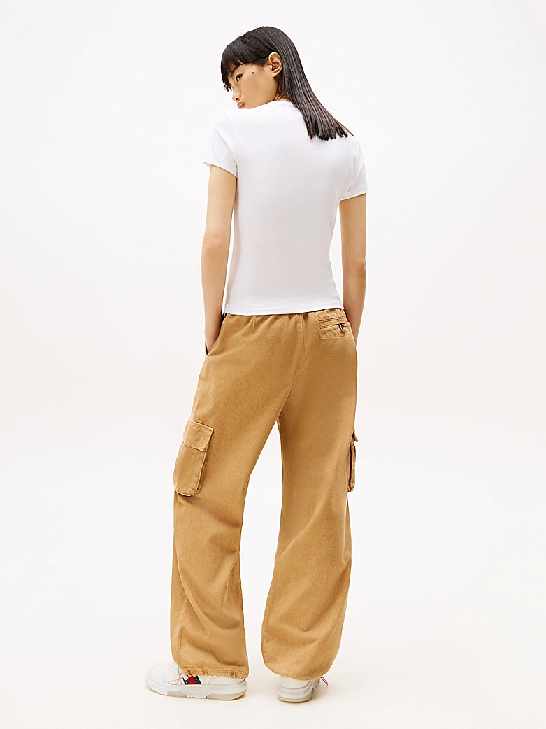 TOMMY JEANS<br>Camiseta com gola redonda e mangas curtas