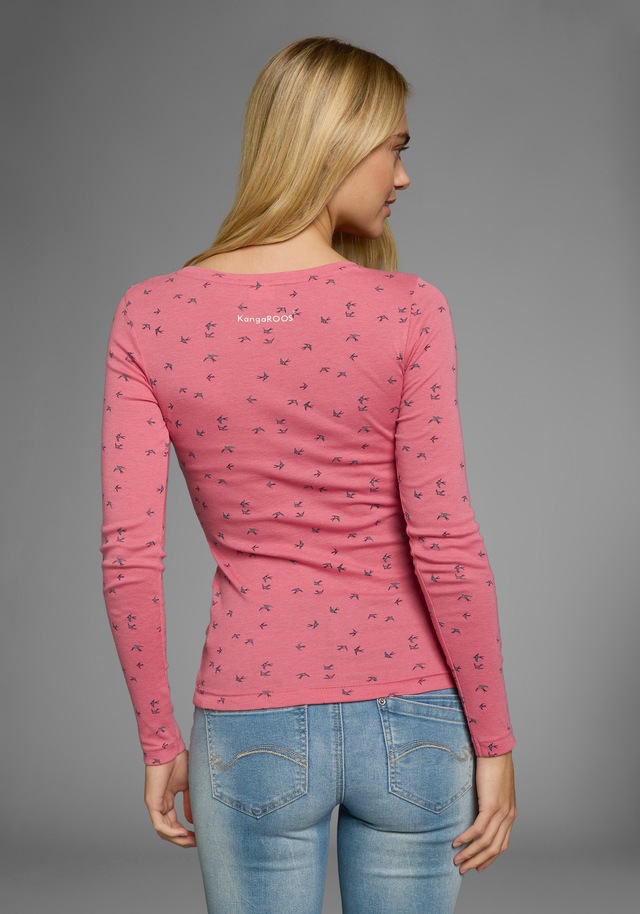 KangaROOS Langarmshirt , krempelbare Ärmel,  sehr figurbetont,  aus elastischer Rippware