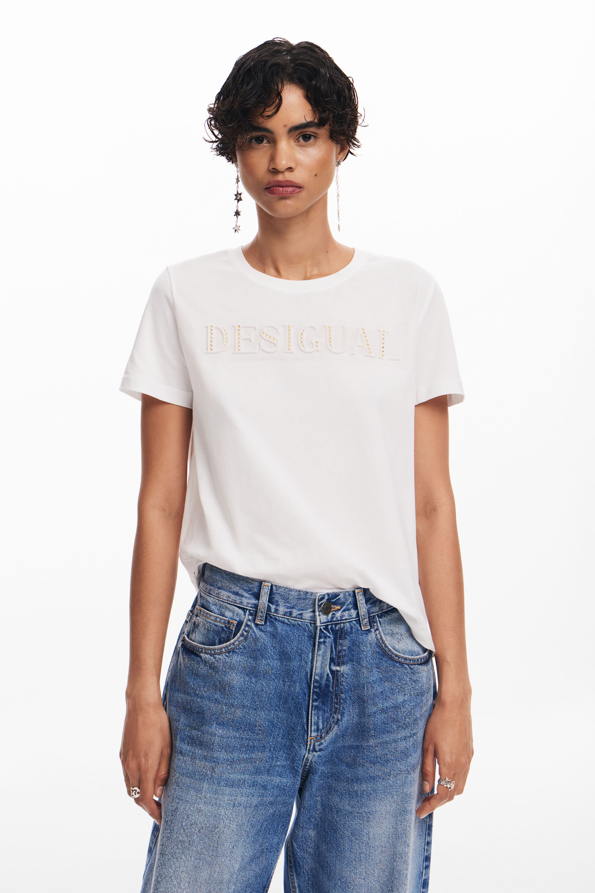 Camiseta com logotipo