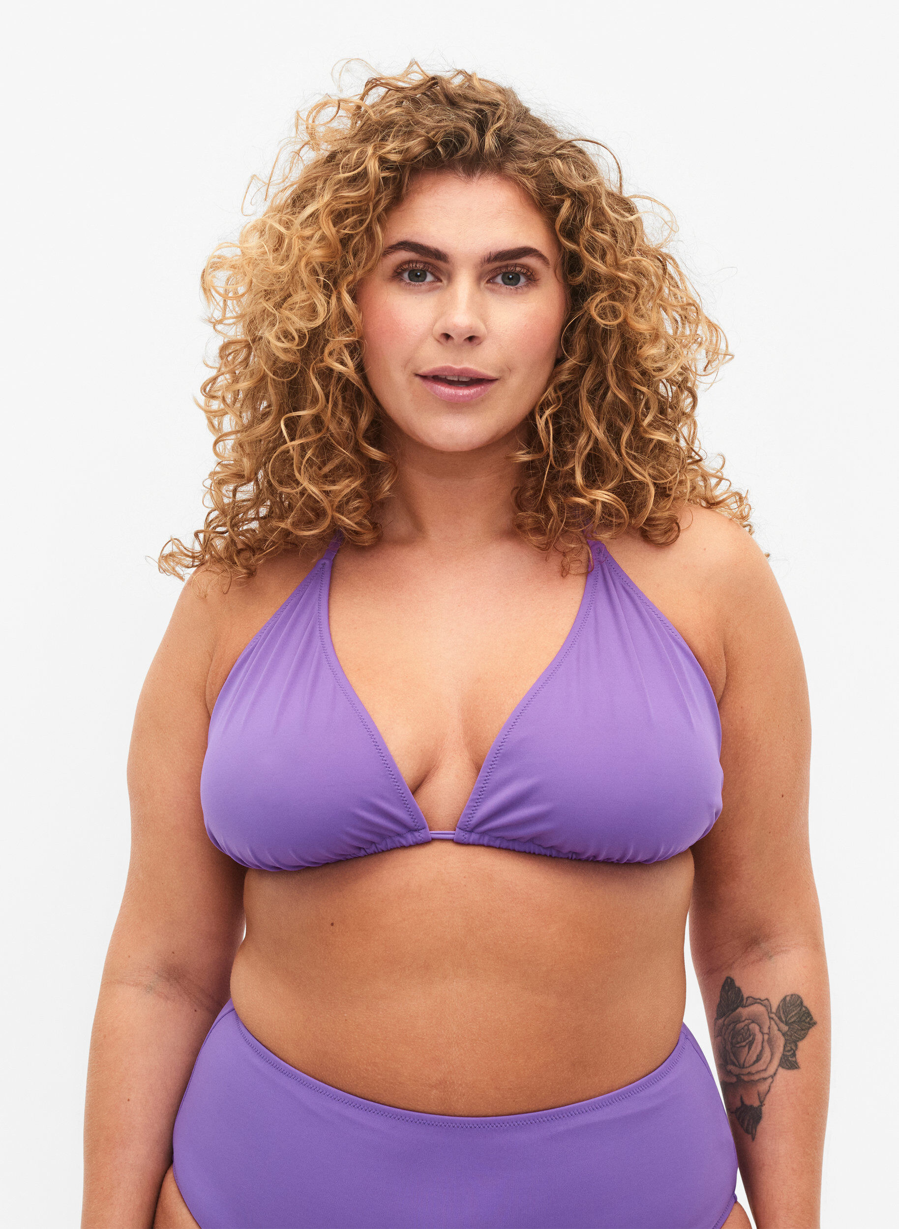 Ensfarvet trekants bikini bh