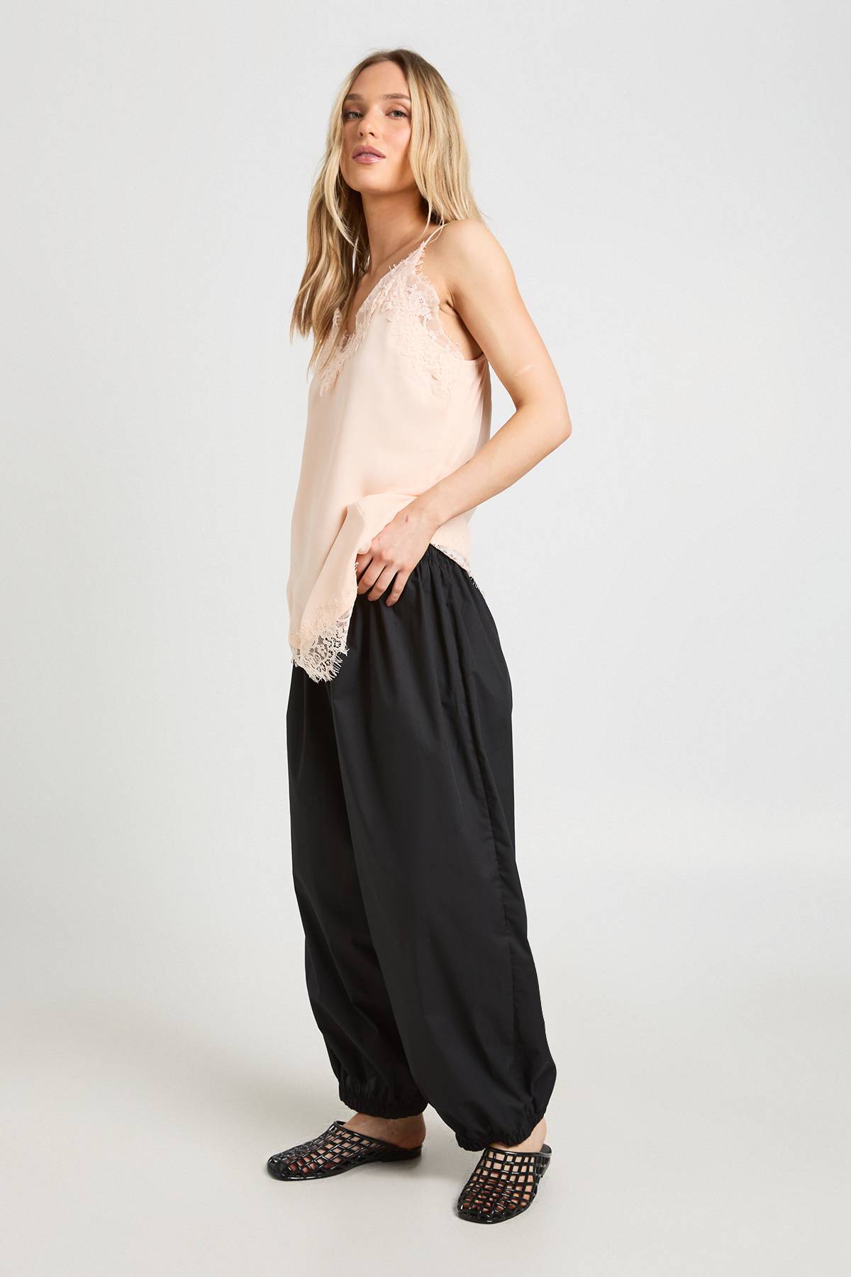 boohoo Pantalon Sarouel Taille Basse En Popeline Petite