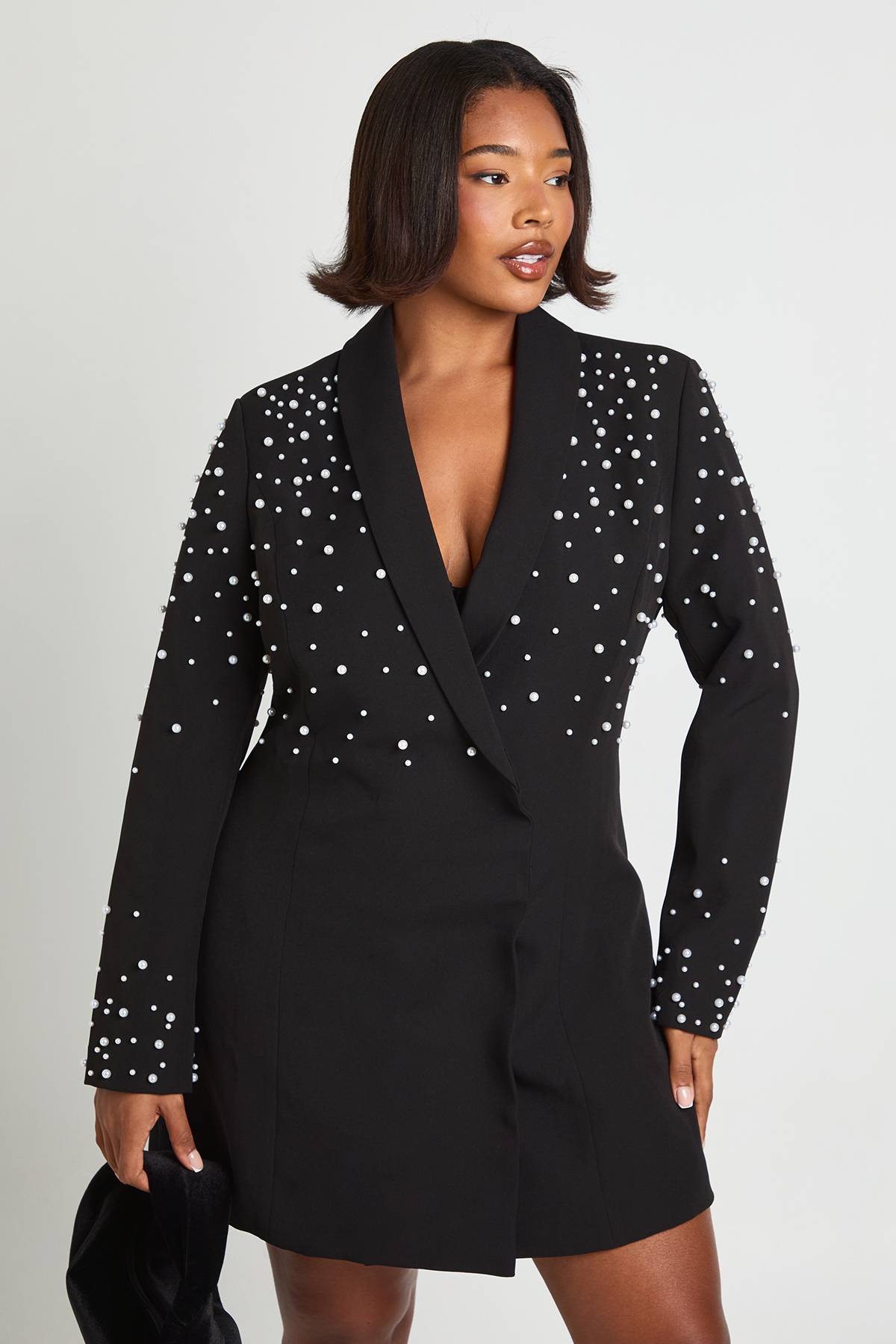boohoo Robe blazer ornée de perles Plus