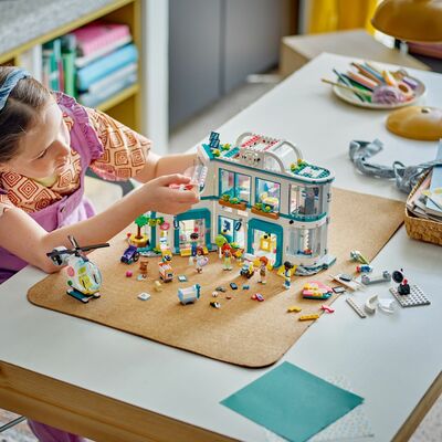 LEGO Friends 42621 Sykehuset i Heartlake City