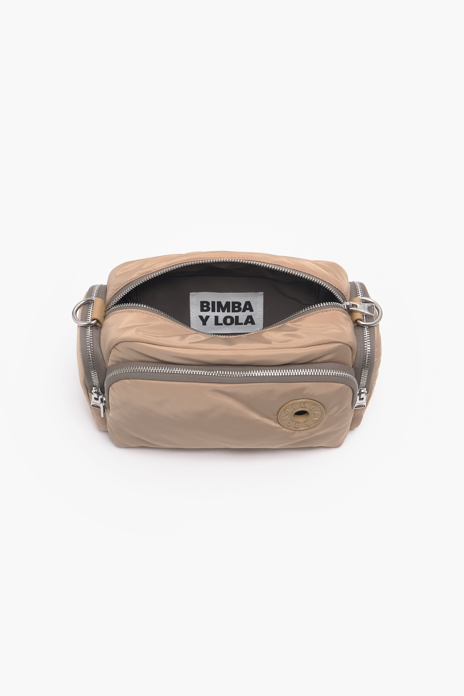 Bolsa de ombro média em nylon cor camelo