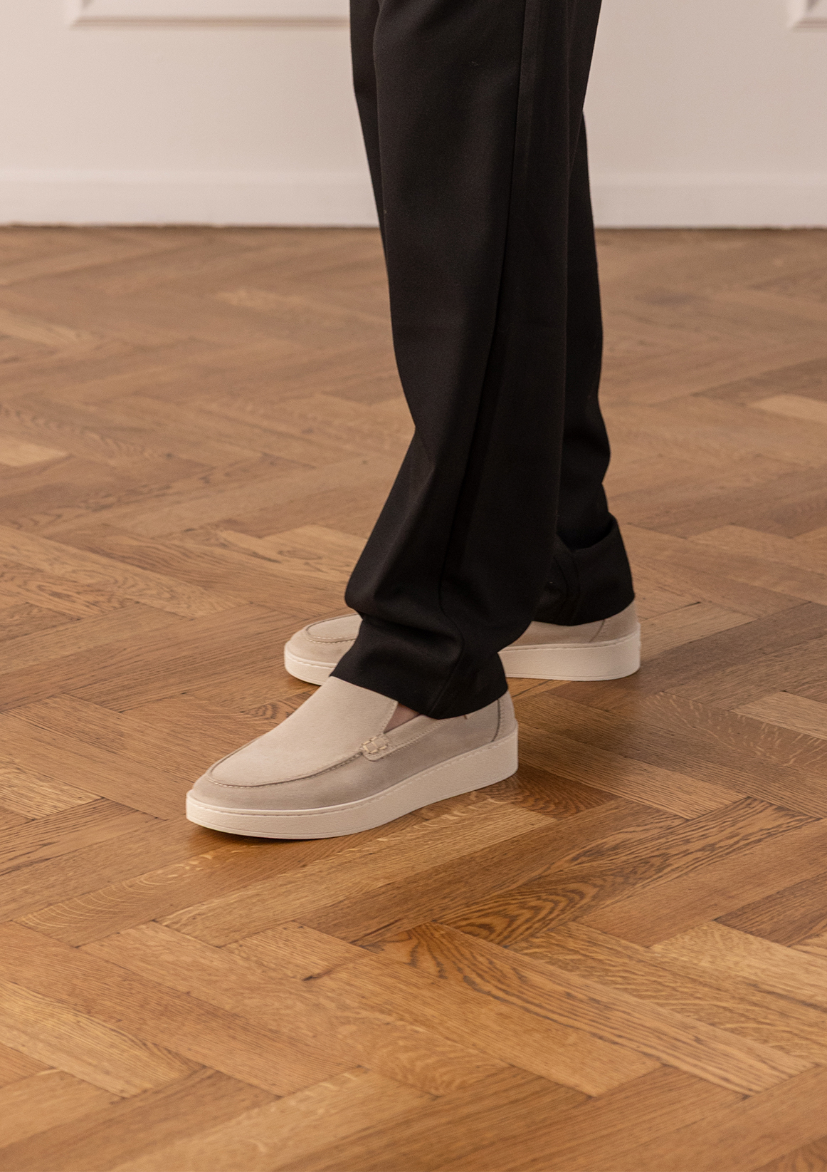 Licht grijze suède loafers