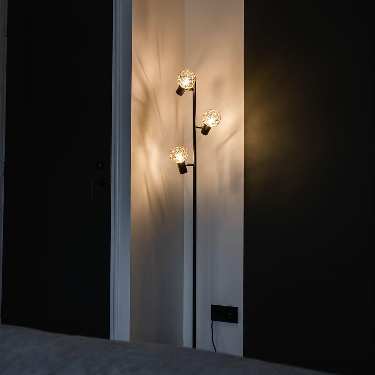 Design vloerlamp zwart met goud 3-lichts verstelbaar - Mesh