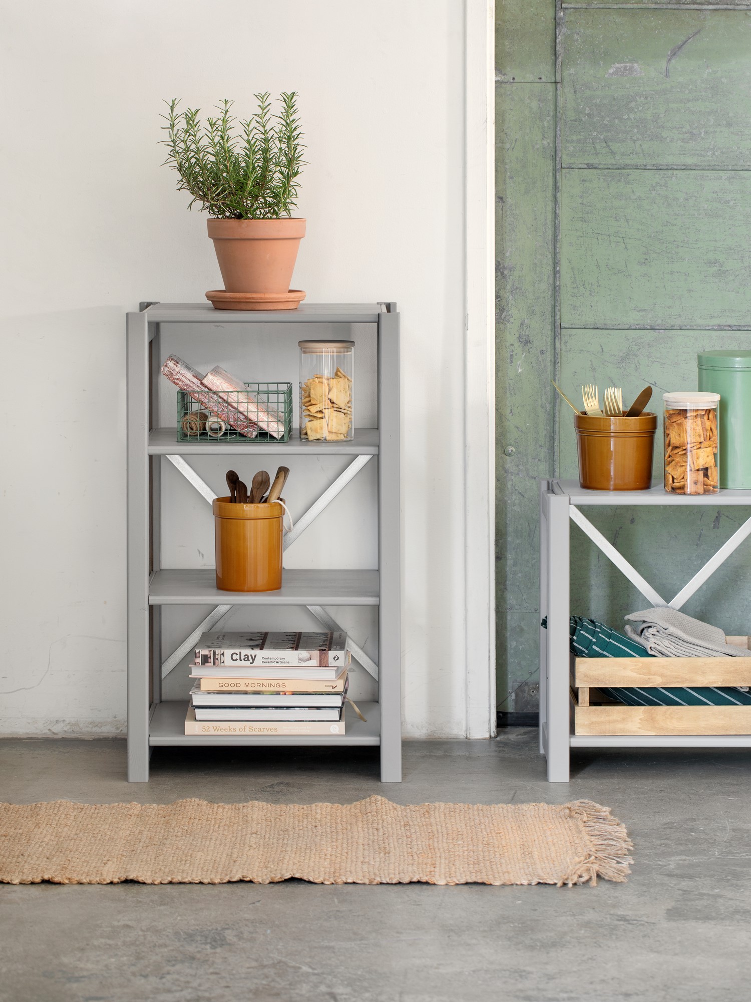 Reol | Fyrretræ. 45,8 x 38,6 x 79,7 cm. | Silver Grey | abc classic