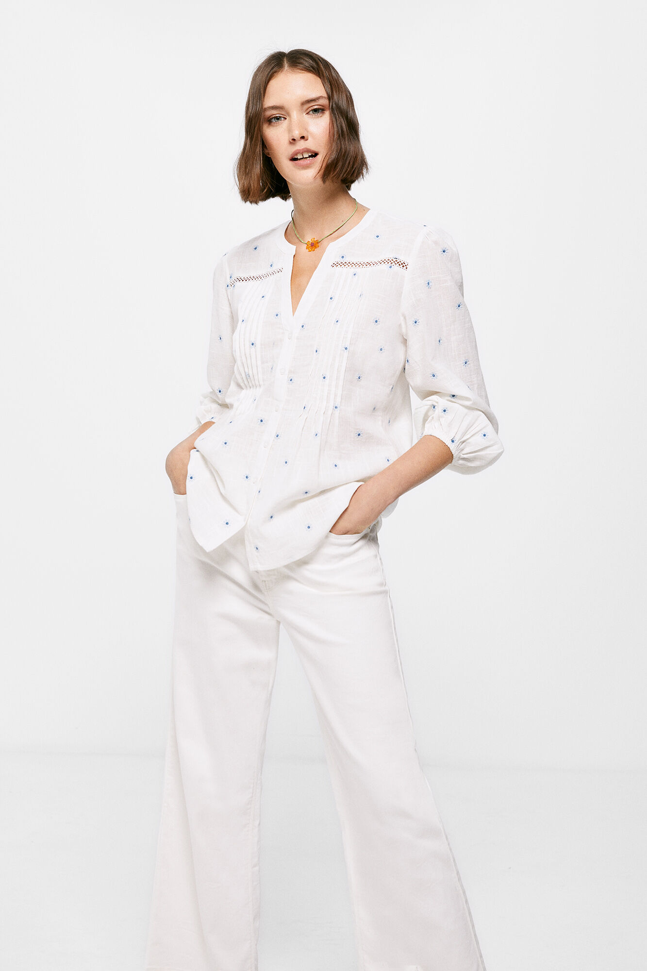 Blusa plissada bordada
