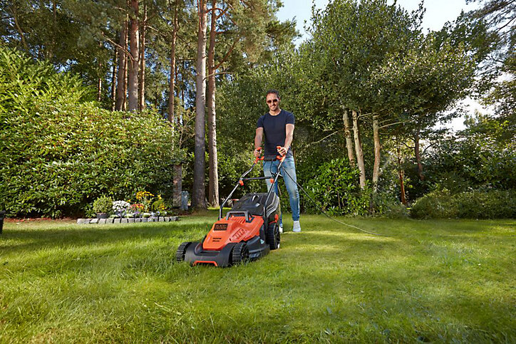 Lot tondeuse poussée électrique 1600W 38CM + coupe-bordures électriques 350W 23CM Black et Decker