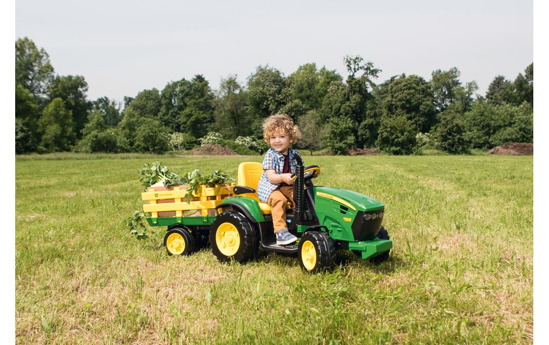 John Deere Ground Force Gelb/Grün<br>Detailgetreuer Kindertraktor mit Anhänger