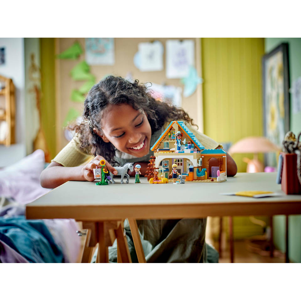 LEGO Friends dierenkliniek voor paarden en huisdieren 42651