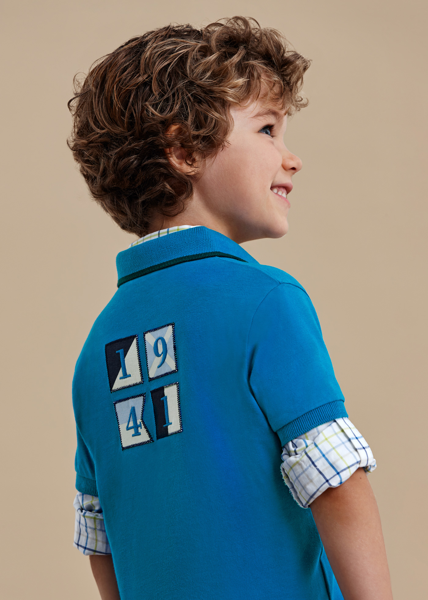 Camisa polo de manga curta com aplique Better Cotton para meninos