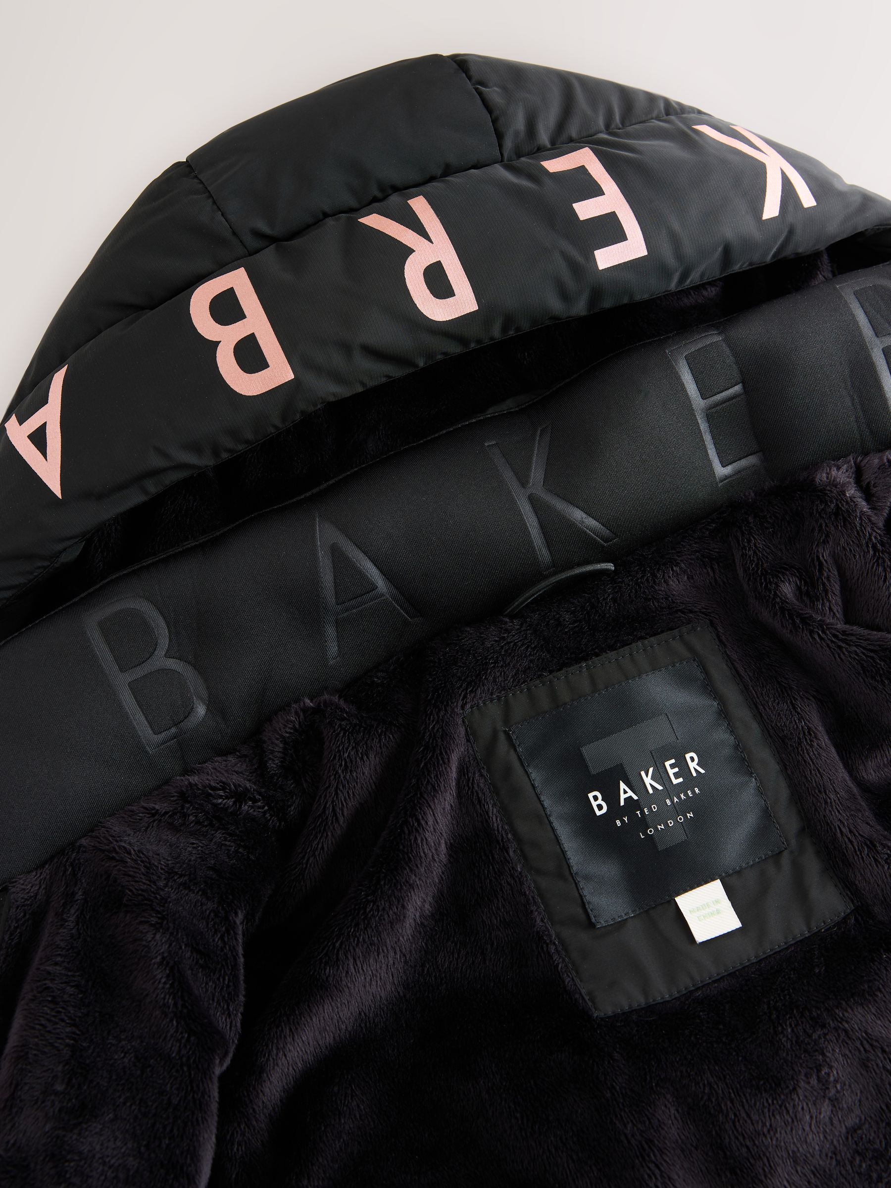 Zwart - Baker by Ted Baker Regenbestendige gewatteerde lange jas met strik op de rug en ceintuur