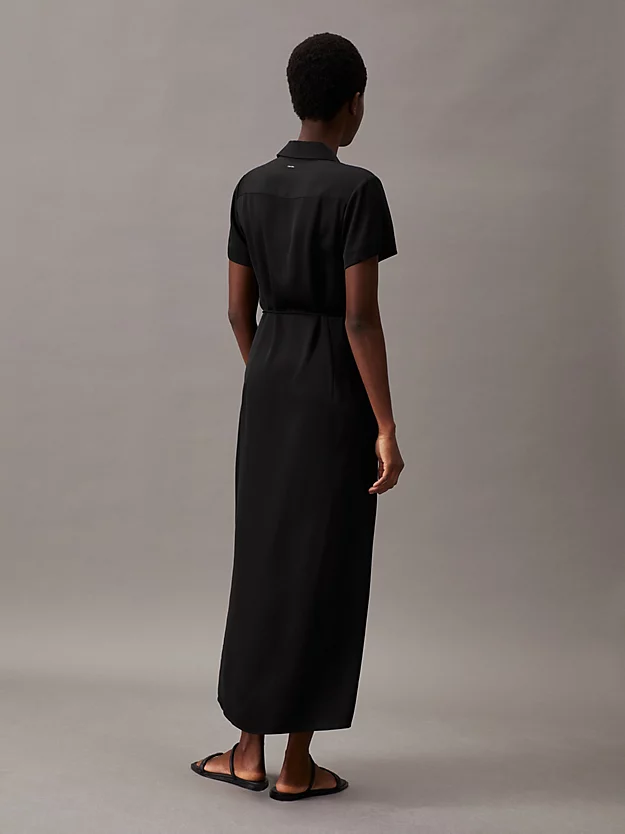Vestido camisa midi de crepe com modelagem solta