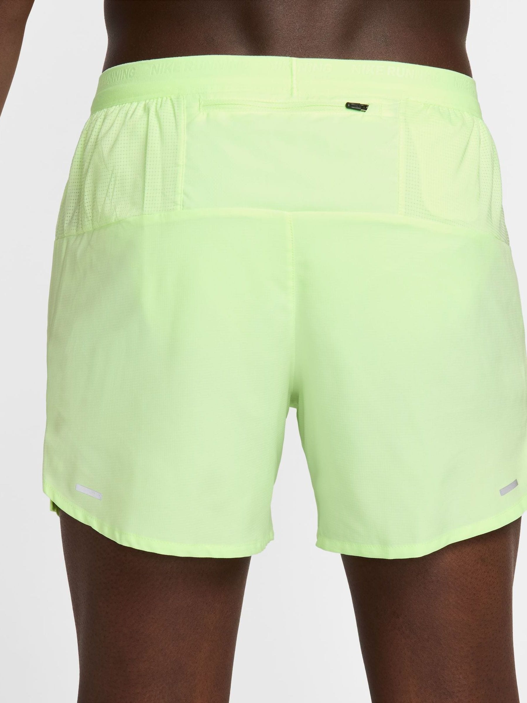 Limoengroen - 5 inch - Nike Dri-FIT Stride hardloopshort