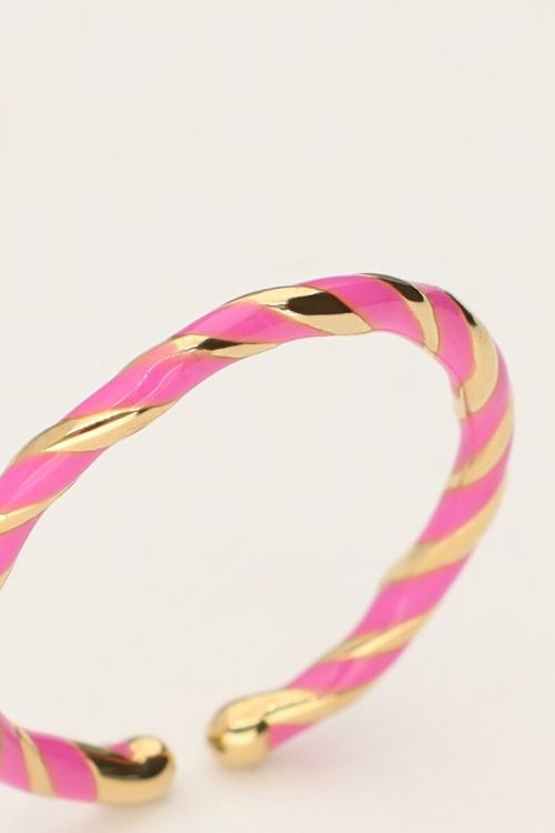Gedraaide ring met roze