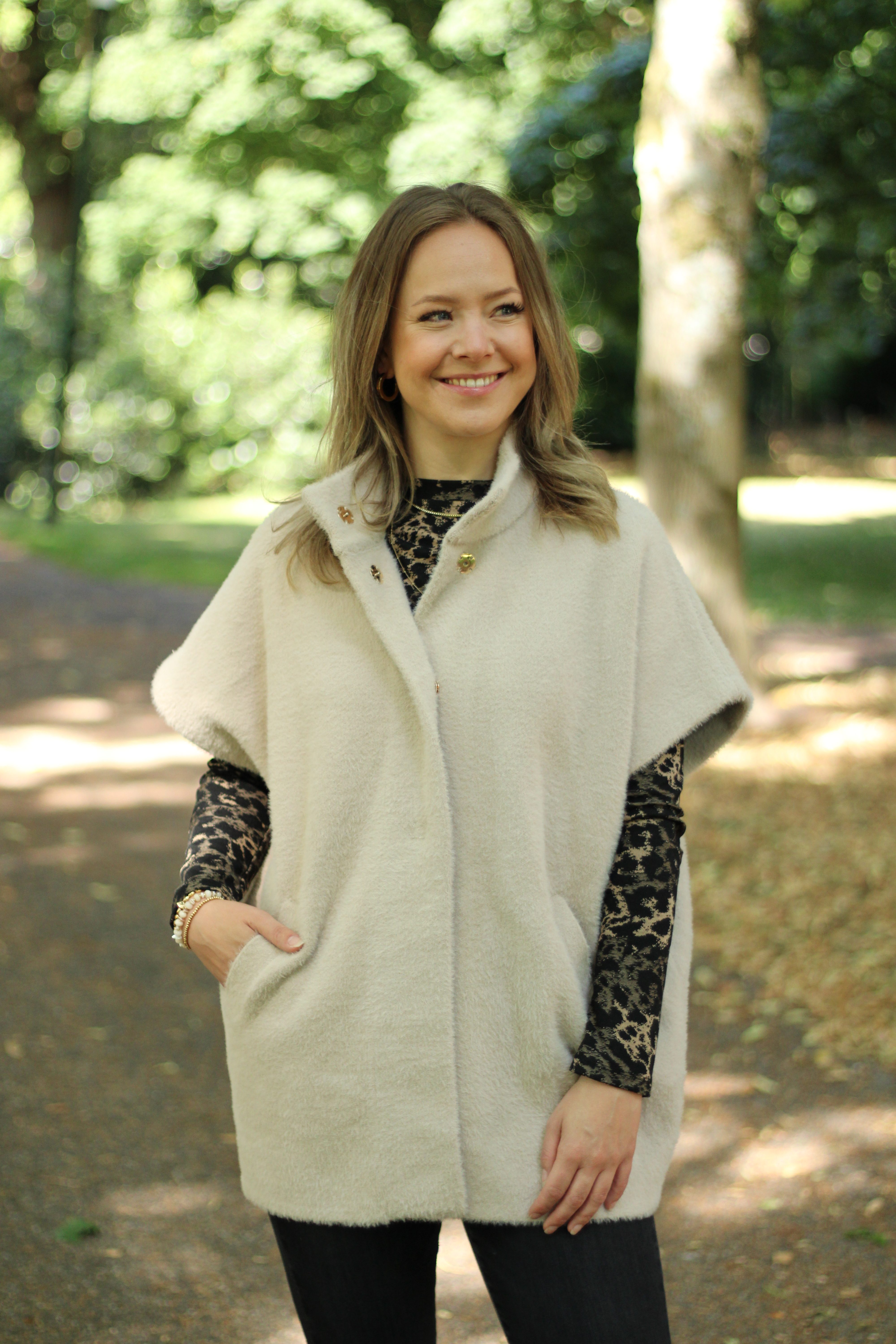 Rino & Pelle - Helen Short Sleeve Cape - Stone