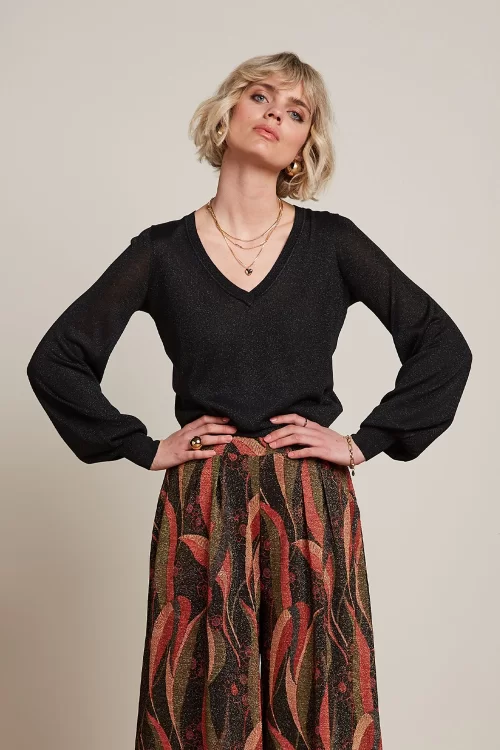 King Louie Spiro V Neck Bellsleeve top in zwart