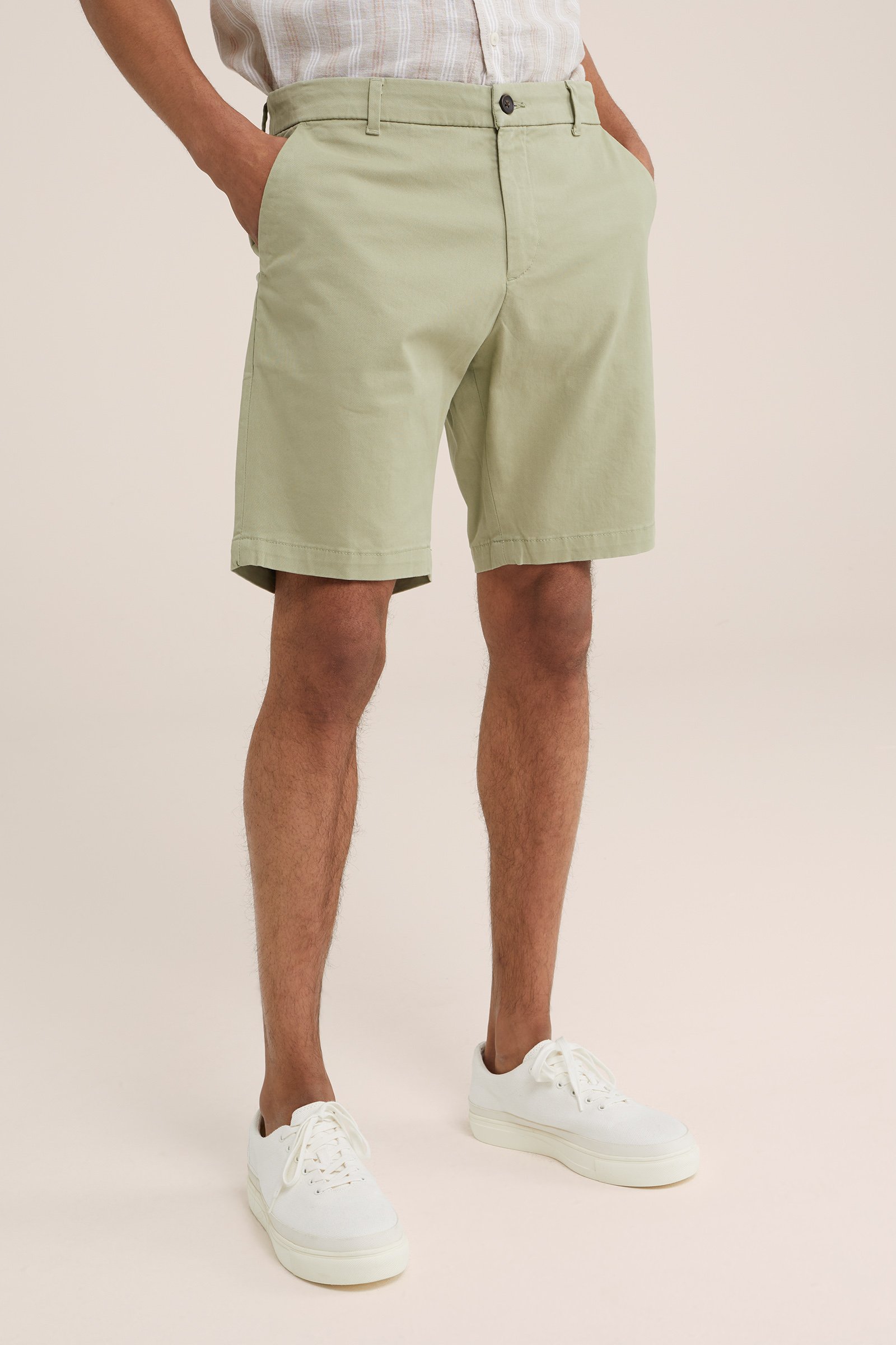 regular fit chinoshort met stretch WE Fashion Lichtgroen