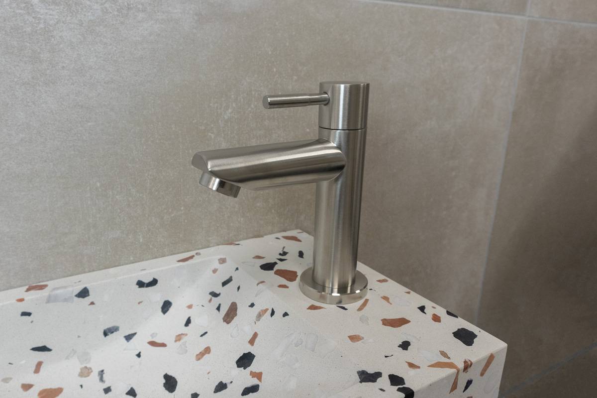 Saniclear Terrazzo fonteinset met rechte kraan in RVS
