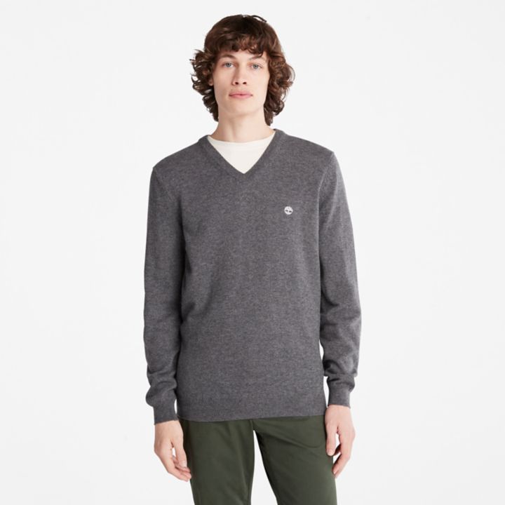 Suéter masculino Cohas Brook com decote em V na cor cinza escuro.