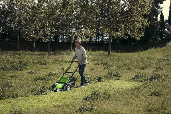Greenworks G40LM41, Skubbe plæneklipper, 600 m², 41 cm, 2,5 cm, 8 cm, 300 m²
