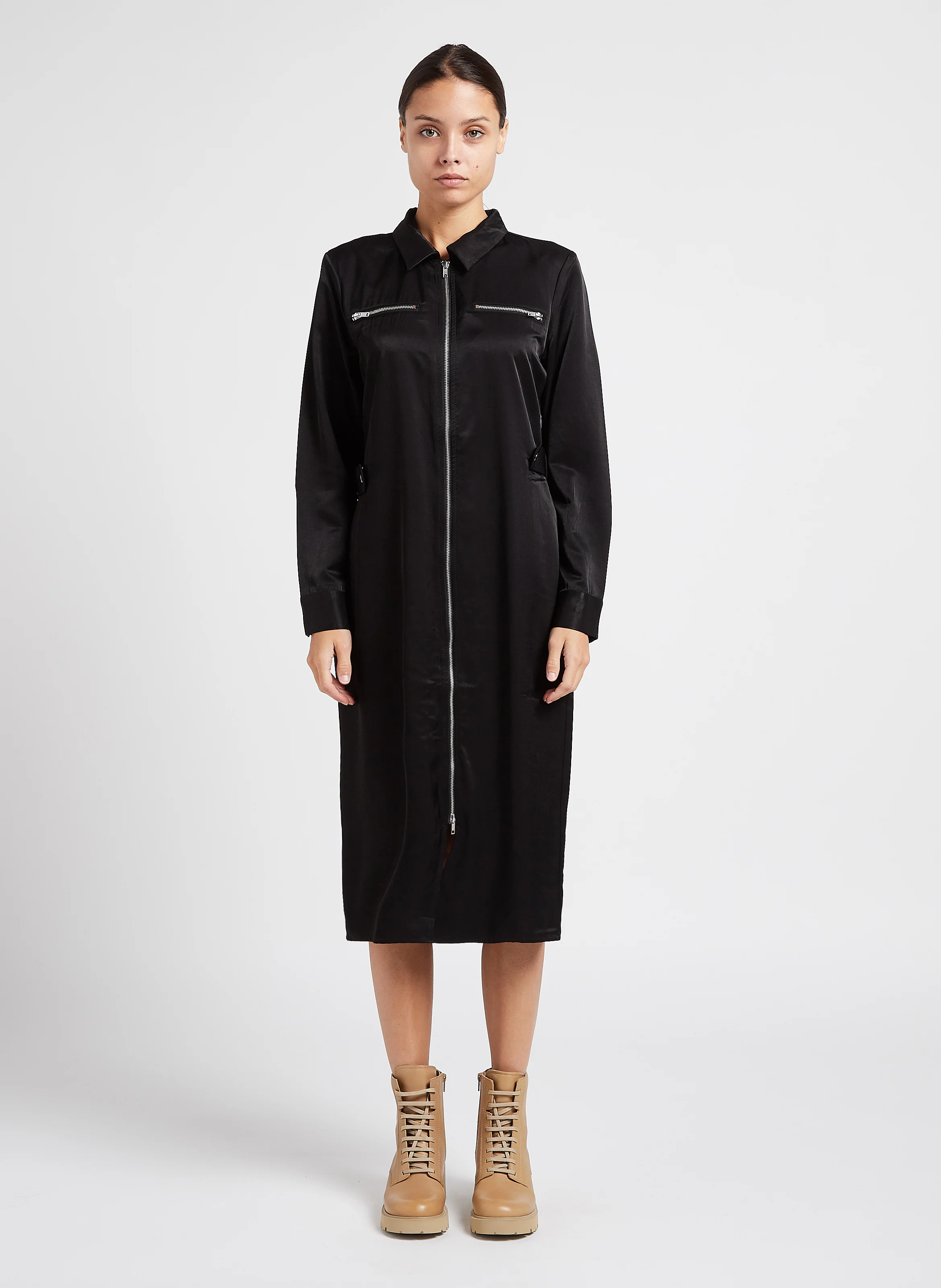 HERANA - Robe col classique satinée | Noir
