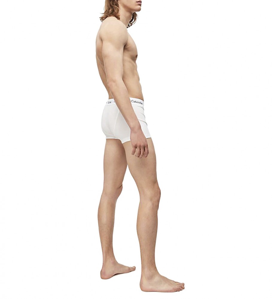 Conjunto de 3 cuecas boxer Calvin Klein de cintura baixa em algodão elástico, brancas.