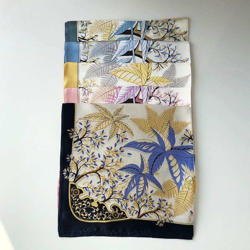 Frior - Zijden sjaal met bloemenprint