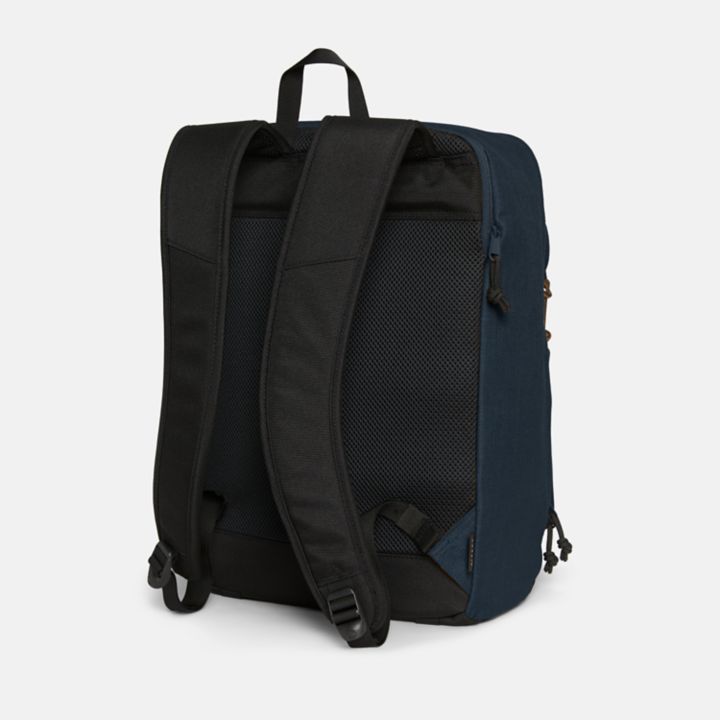 Mochila utilitária unissex na cor azul marinho.
