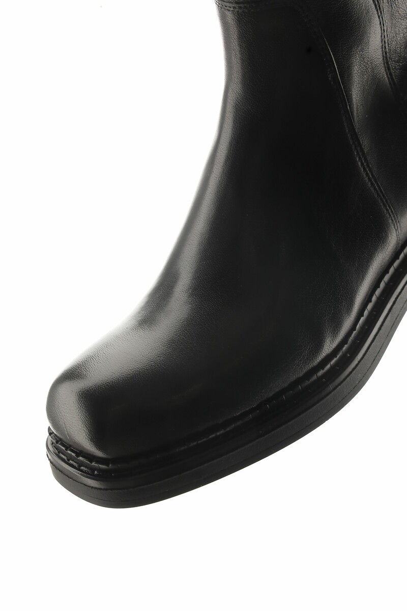 MJUS<br>Botas de couro com fivelas