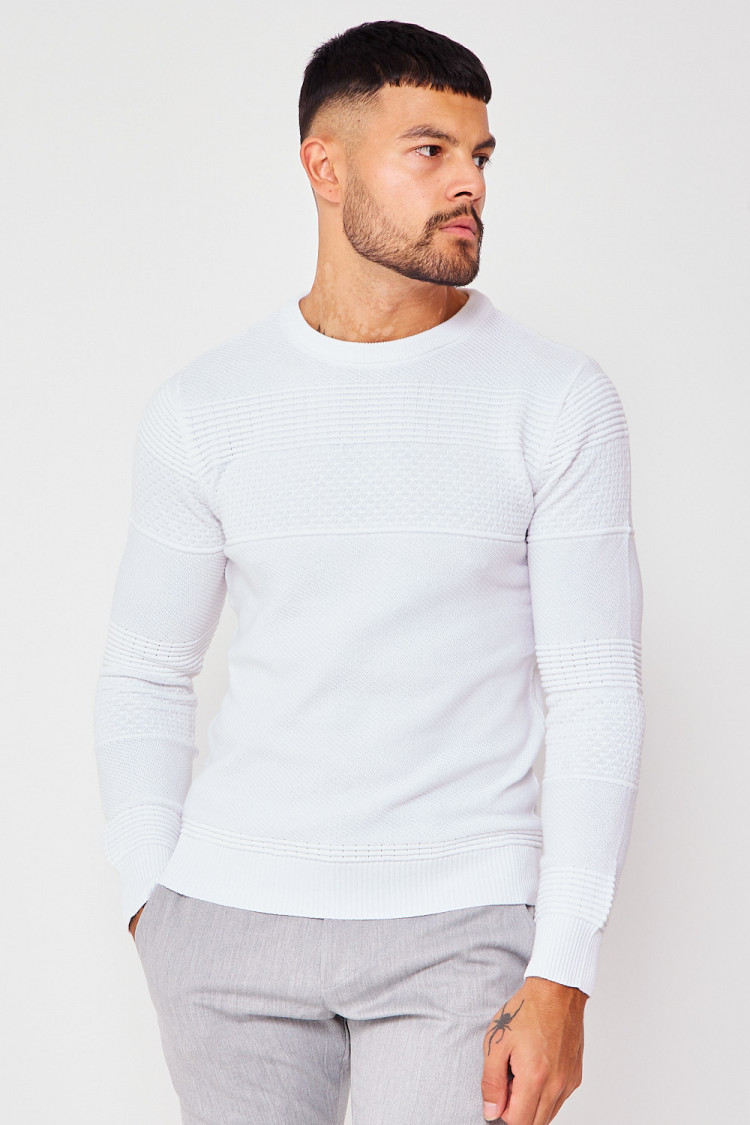 Pull blanc col rond en maille à relief