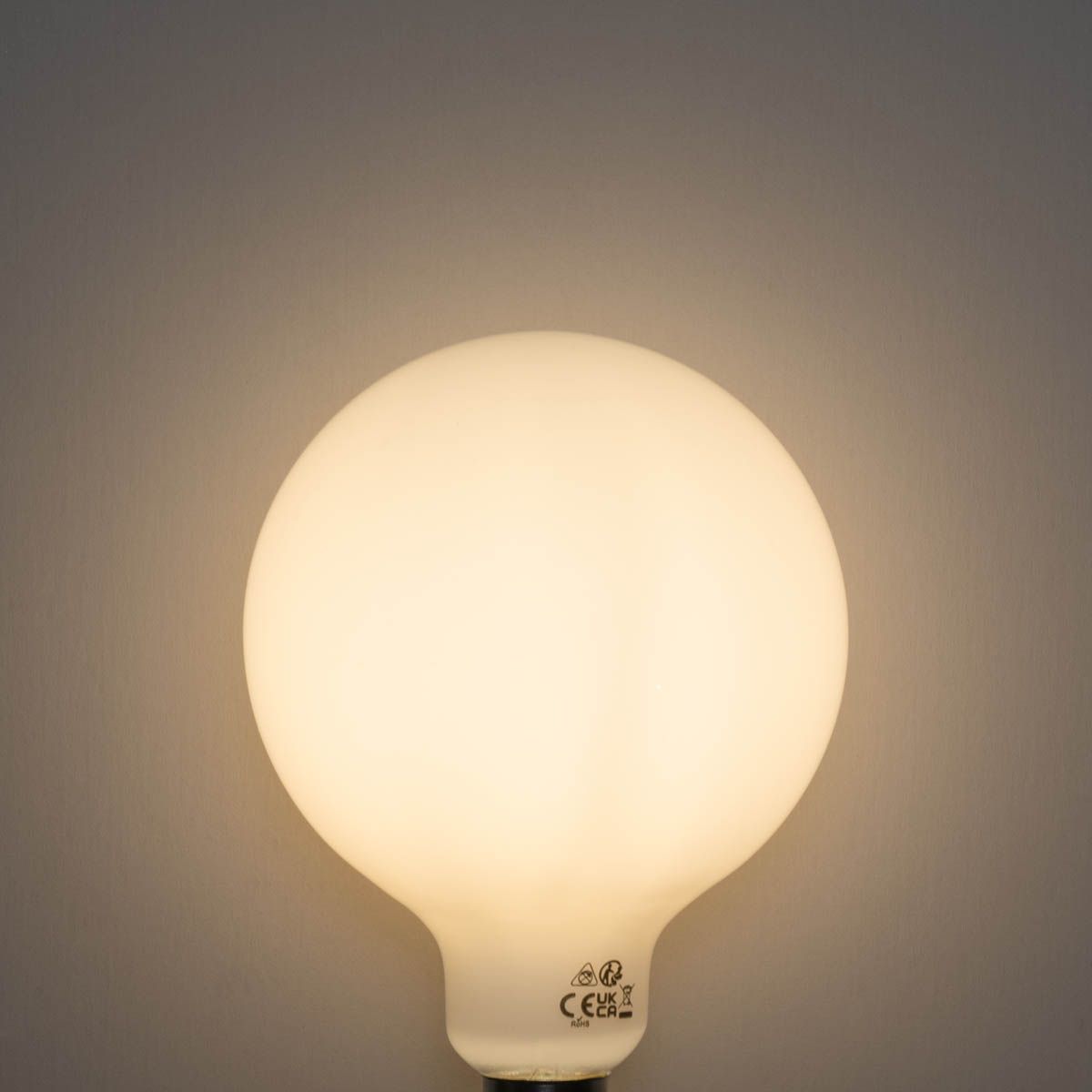 E27 3-staps dimbaar LED lamp opaal G125 4W 450 lm 3000K