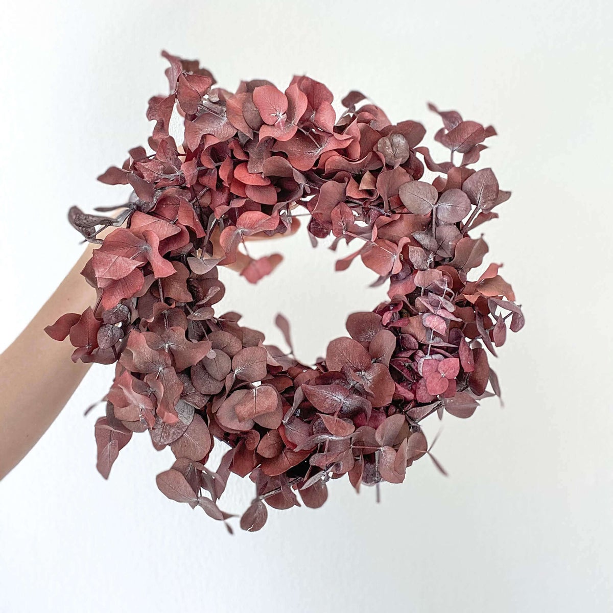 Adventskrans, gedroogde bloemen, rode eucalyptus