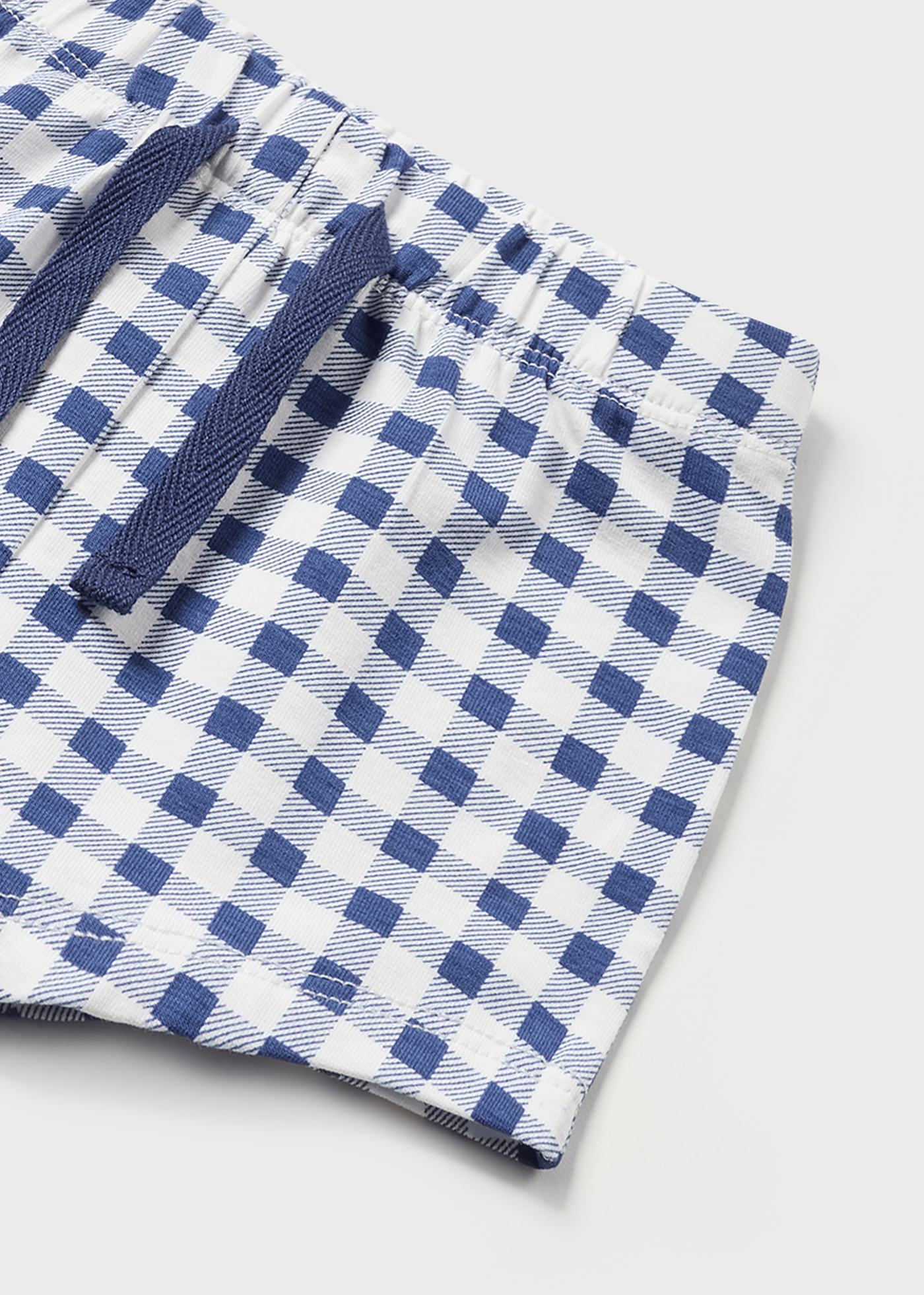 Conjunto de 4 peças em algodão sustentável para recém-nascidos.