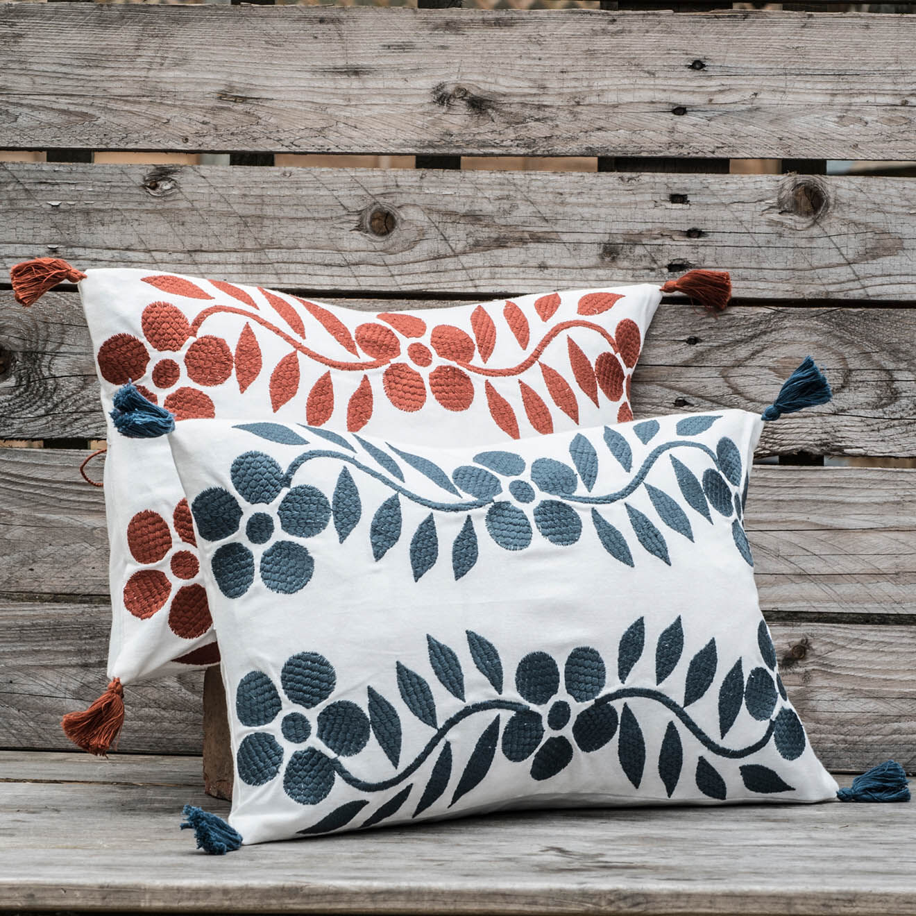 Febronie Housse de coussin Matisse brodée bleu nuit - 50x30 cm