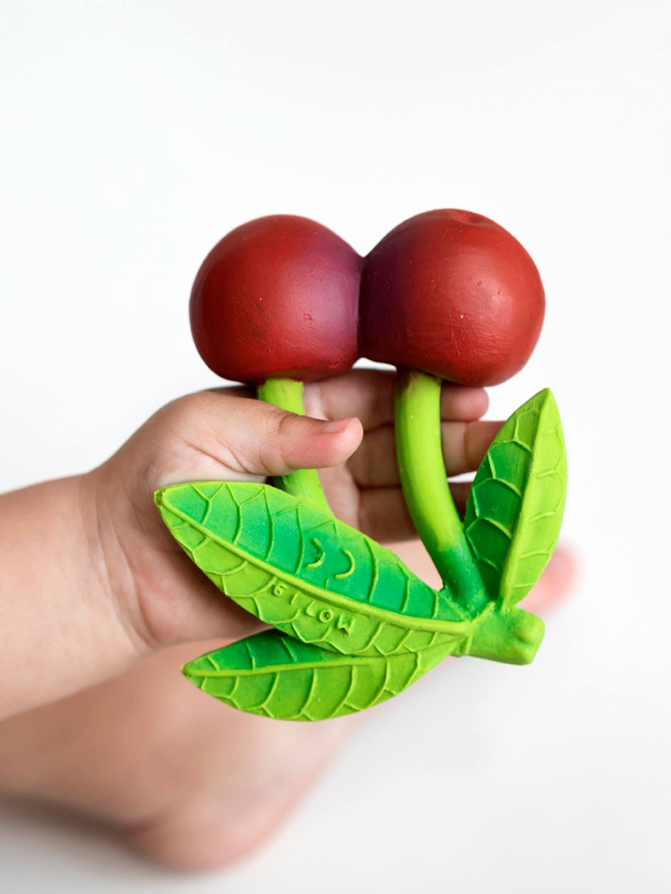 Mery, o brinquedo de dentição em forma de cereja.
