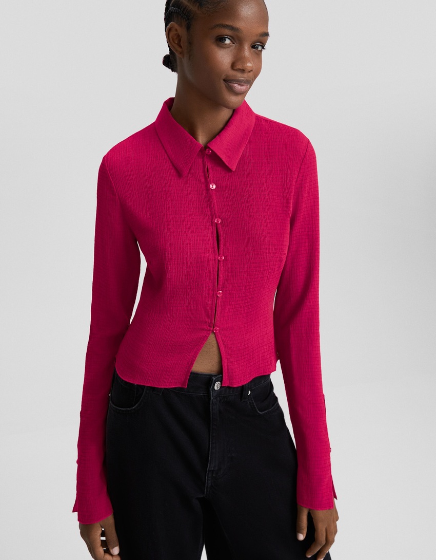 Camisa cropped de manga comprida com modelagem justa e tecido waffle