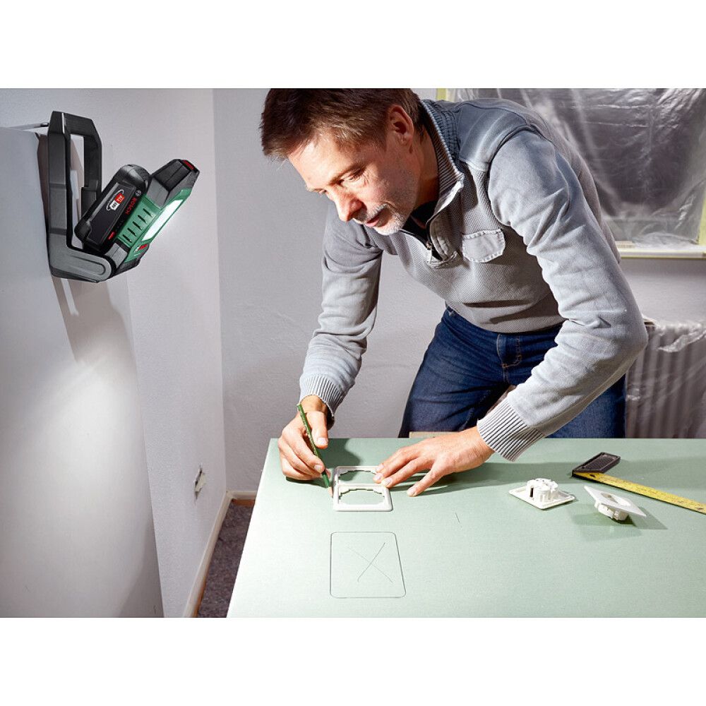 ARBEIDSLAMPE BOSCH UNIVERSAL 18-2100 18V UTEN BATTERI