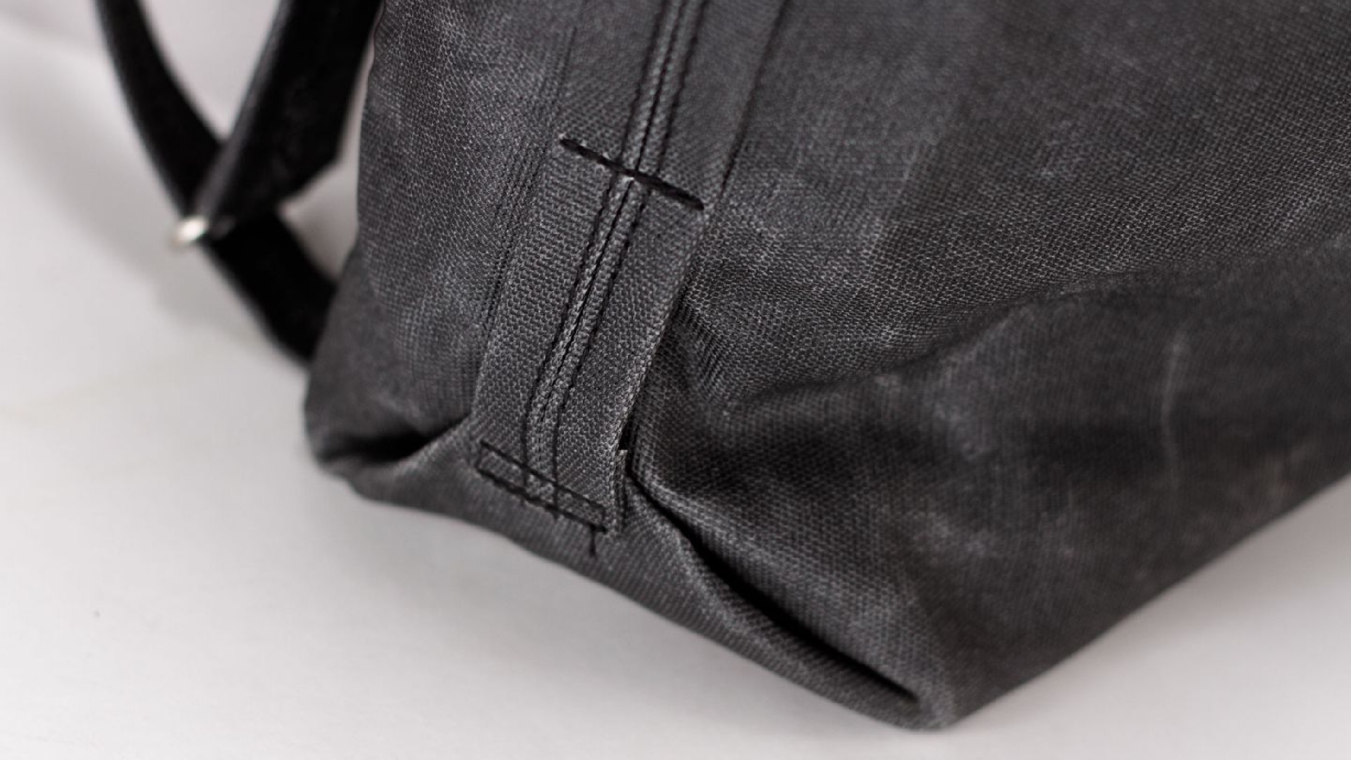 Qwstion Bananatex Zip Pack Waxed Black
