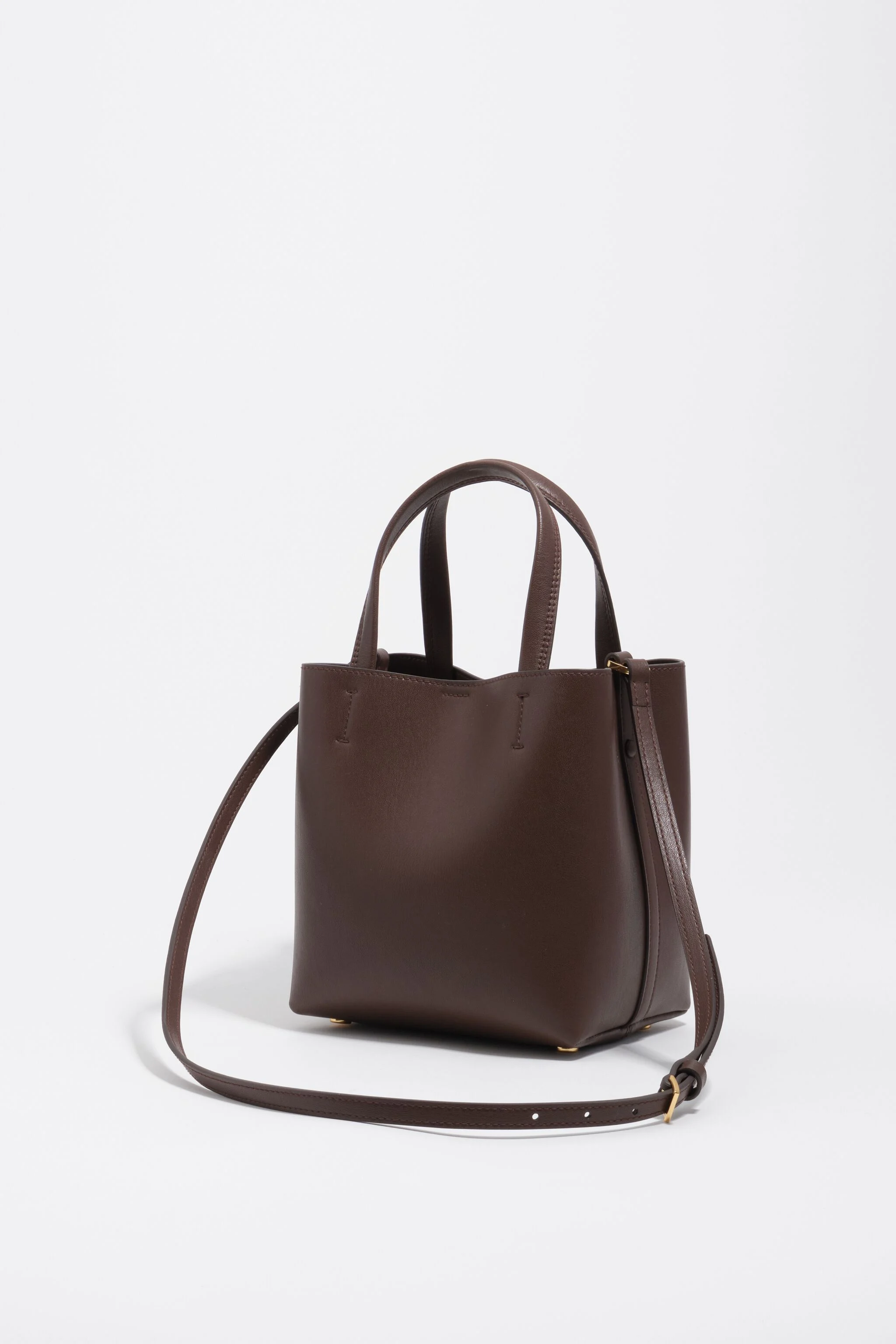 Bolsa média de couro cor chocolate com estampa de Chihuahua