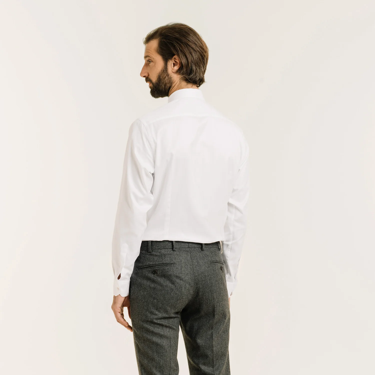 White double-twisted chevron fitted shirt