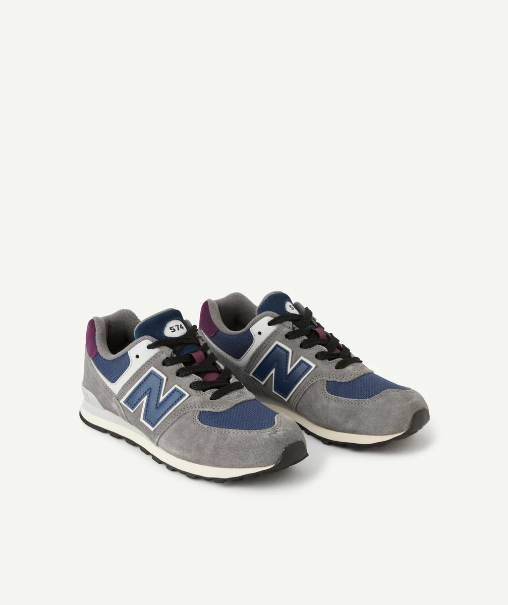 NEW BALANCEBASKETS À LACETS 574 GARÇON GRIS LOGO BLEU