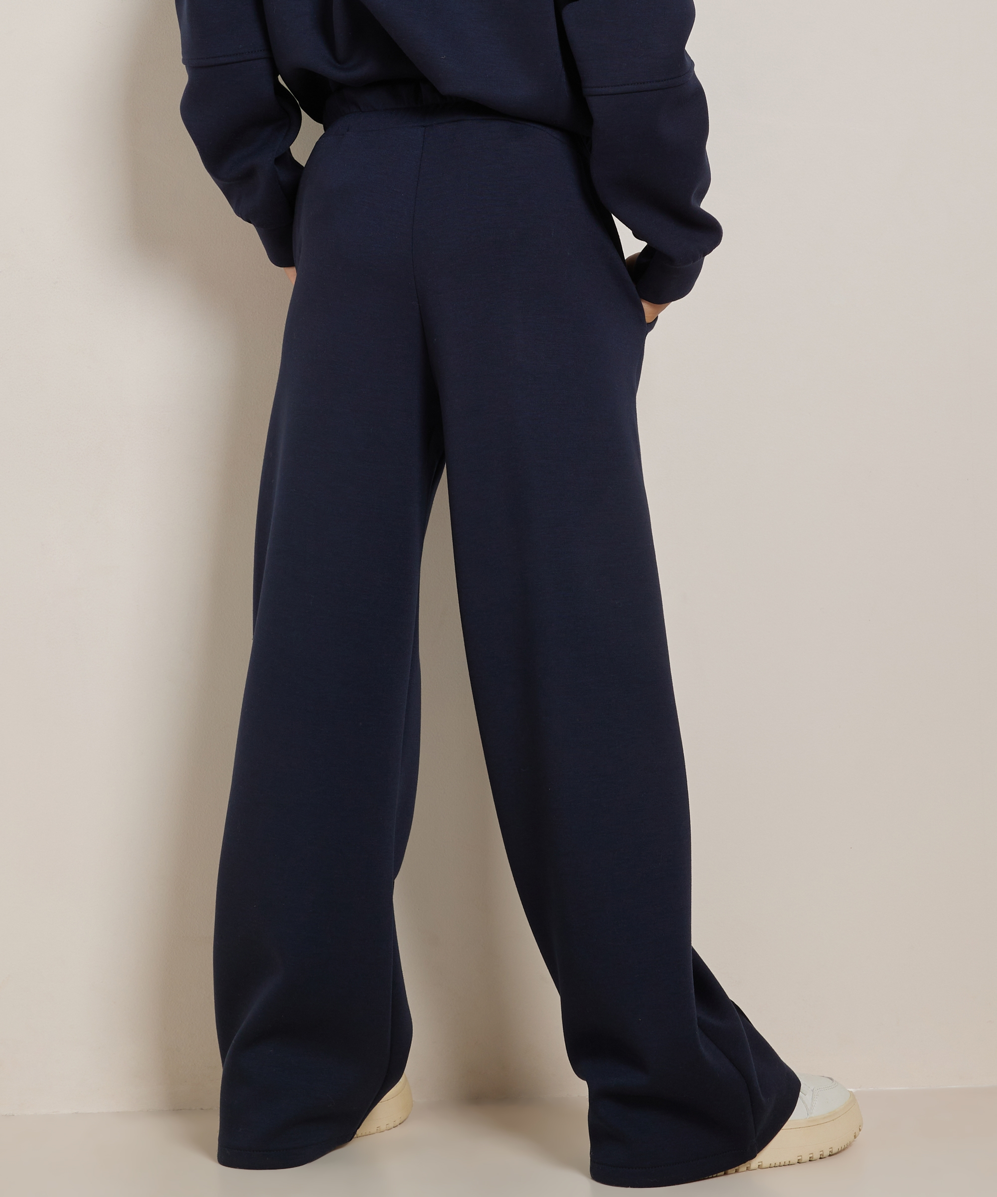 wide fit broek met label