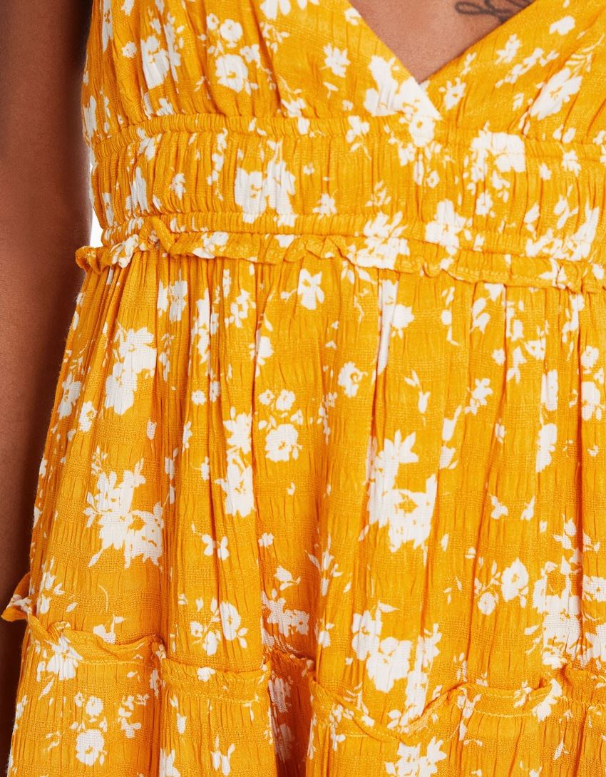 Mini vestido com alças franzidas