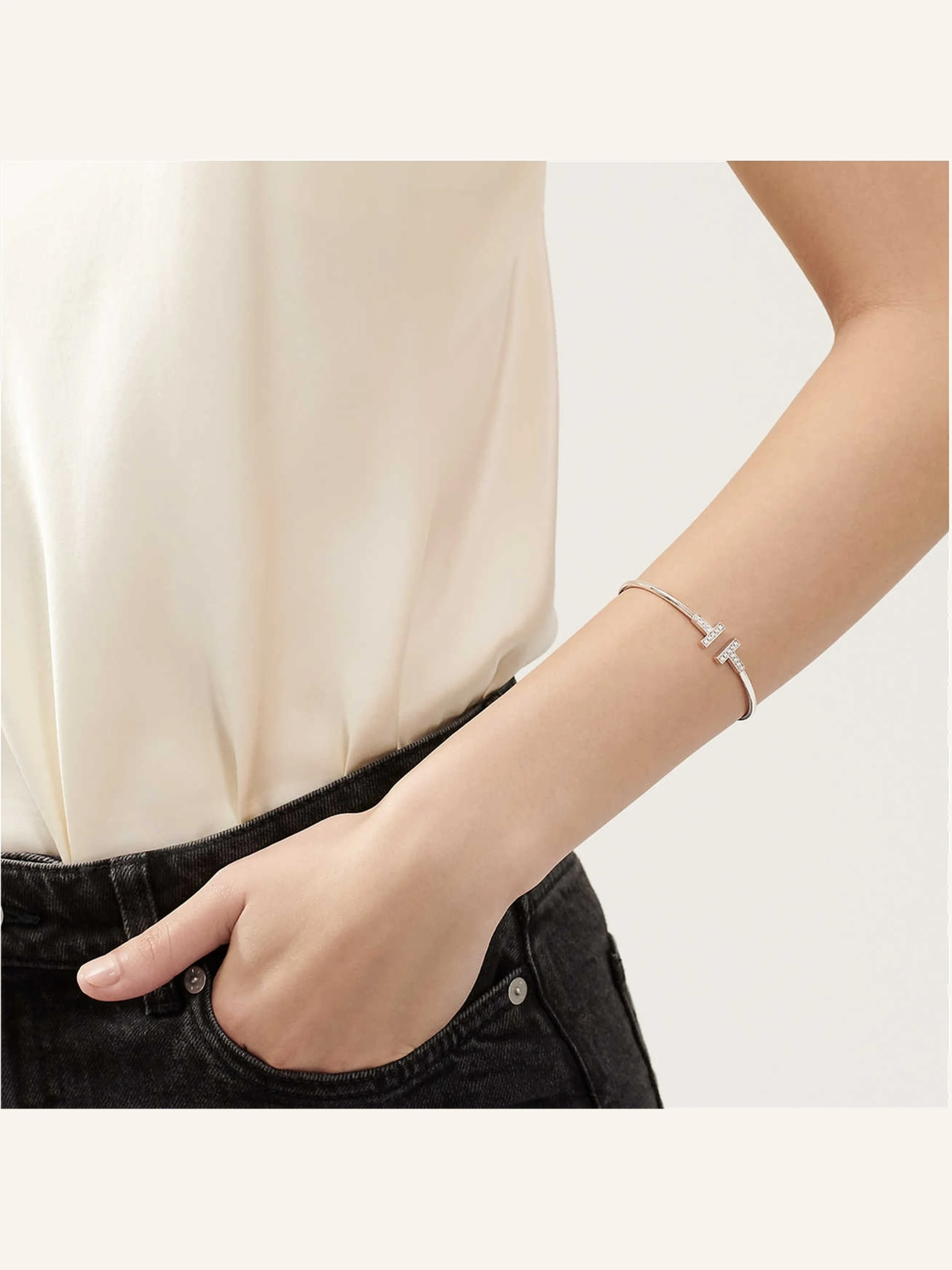 TIFFANY & Co. Tiffany T Wire ARMREIF aus 18 Karat Weißgold mit Diamanten