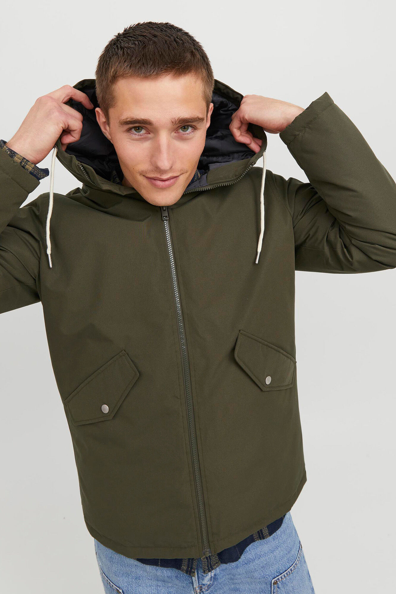 Parka com capuz ajustável